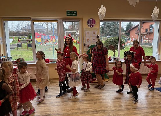 Grafika 28: Zabawa mikołajkowa i spotkanie z Mikołajem w naszym przedszkolu!