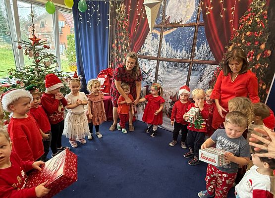 Grafika 37: Zabawa mikołajkowa i spotkanie z Mikołajem w naszym przedszkolu!