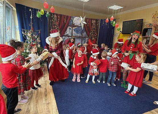 Grafika 42: Zabawa mikołajkowa i spotkanie z Mikołajem w naszym przedszkolu!