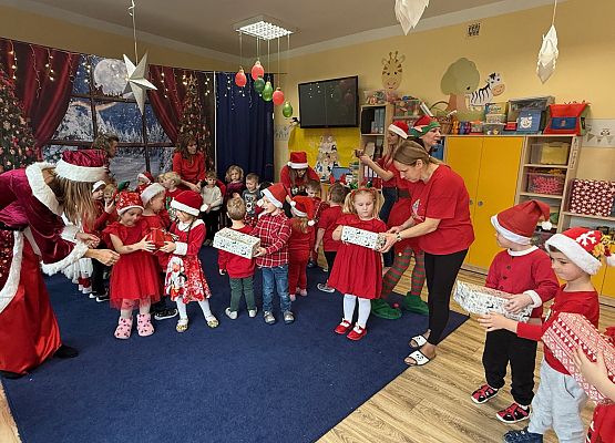 Grafika 43: Zabawa mikołajkowa i spotkanie z Mikołajem w naszym przedszkolu!