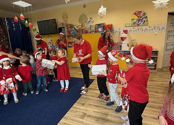 Grafika 45: Zabawa mikołajkowa i spotkanie z Mikołajem w naszym przedszkolu!