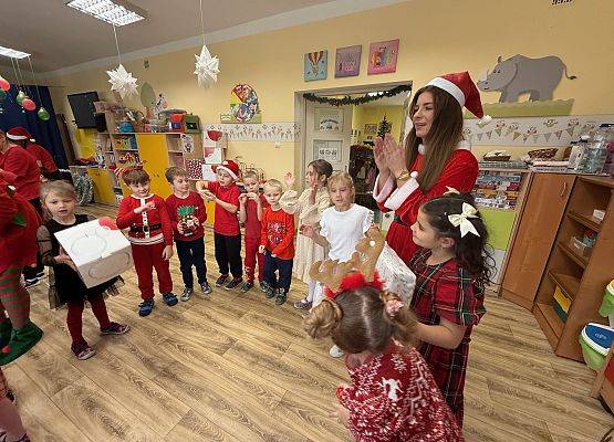 Grafika 46: Zabawa mikołajkowa i spotkanie z Mikołajem w naszym przedszkolu!