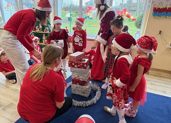 Grafika 57: Zabawa mikołajkowa i spotkanie z Mikołajem w naszym przedszkolu!