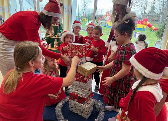 Grafika 58: Zabawa mikołajkowa i spotkanie z Mikołajem w naszym przedszkolu!