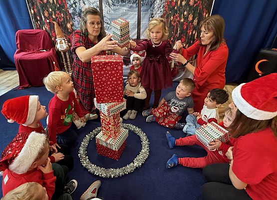 Grafika 61: Zabawa mikołajkowa i spotkanie z Mikołajem w naszym przedszkolu!