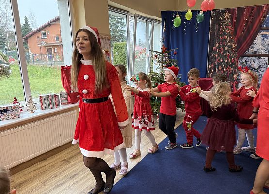 Grafika 122: Zabawa mikołajkowa i spotkanie z Mikołajem w naszym przedszkolu!