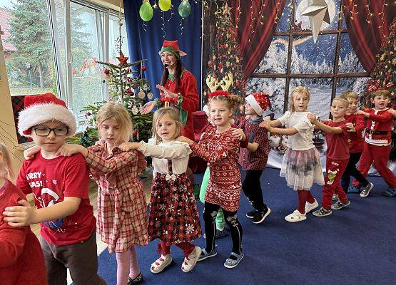 Grafika 124: Zabawa mikołajkowa i spotkanie z Mikołajem w naszym przedszkolu!