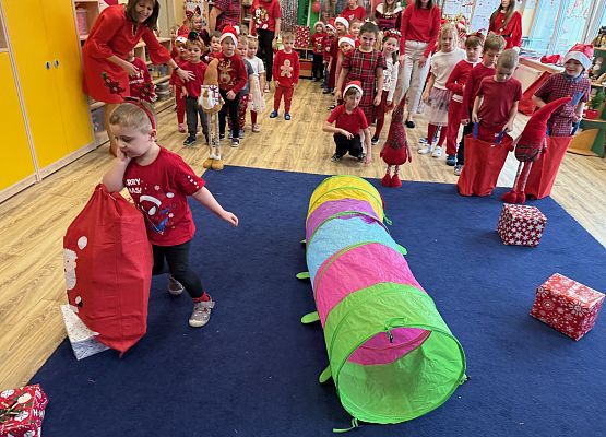 Grafika 70: Zabawa mikołajkowa i spotkanie z Mikołajem w naszym przedszkolu!