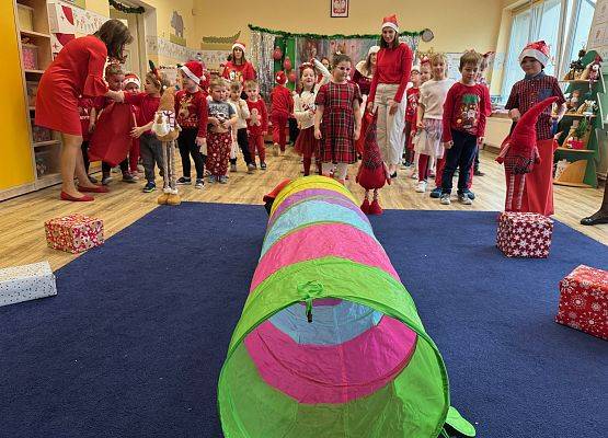 Grafika 72: Zabawa mikołajkowa i spotkanie z Mikołajem w naszym przedszkolu!