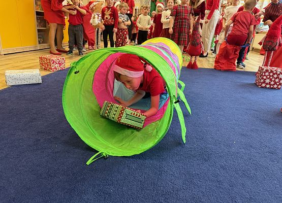 Grafika 73: Zabawa mikołajkowa i spotkanie z Mikołajem w naszym przedszkolu!