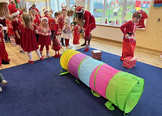 Grafika 89: Zabawa mikołajkowa i spotkanie z Mikołajem w naszym przedszkolu!