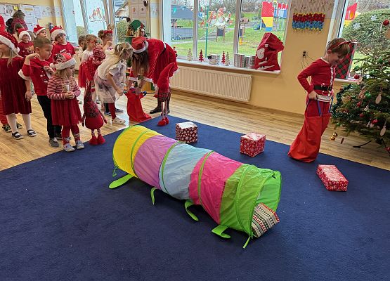 Grafika 76: Zabawa mikołajkowa i spotkanie z Mikołajem w naszym przedszkolu!