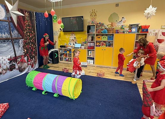 Grafika 81: Zabawa mikołajkowa i spotkanie z Mikołajem w naszym przedszkolu!