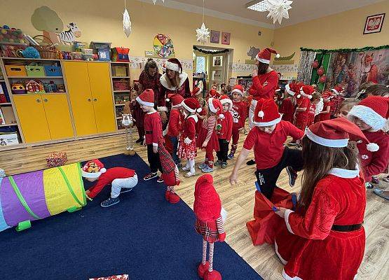 Grafika 83: Zabawa mikołajkowa i spotkanie z Mikołajem w naszym przedszkolu!
