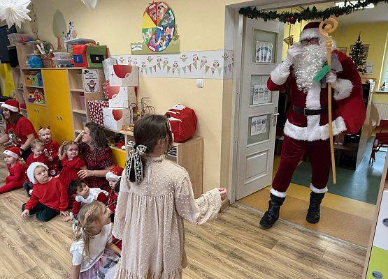 Grafika 94: Zabawa mikołajkowa i spotkanie z Mikołajem w naszym przedszkolu!