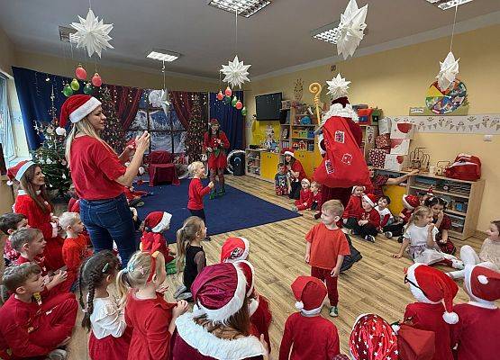 Grafika 96: Zabawa mikołajkowa i spotkanie z Mikołajem w naszym przedszkolu!