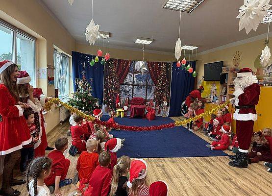 Grafika 101: Zabawa mikołajkowa i spotkanie z Mikołajem w naszym przedszkolu!