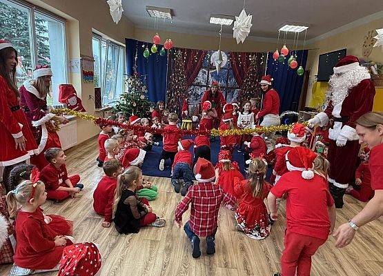 Grafika 103: Zabawa mikołajkowa i spotkanie z Mikołajem w naszym przedszkolu!
