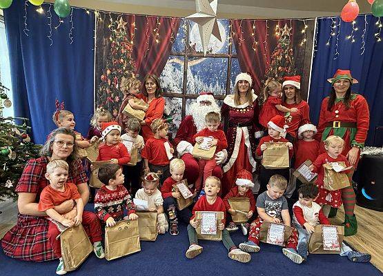 Grafika 105: Zabawa mikołajkowa i spotkanie z Mikołajem w naszym przedszkolu!