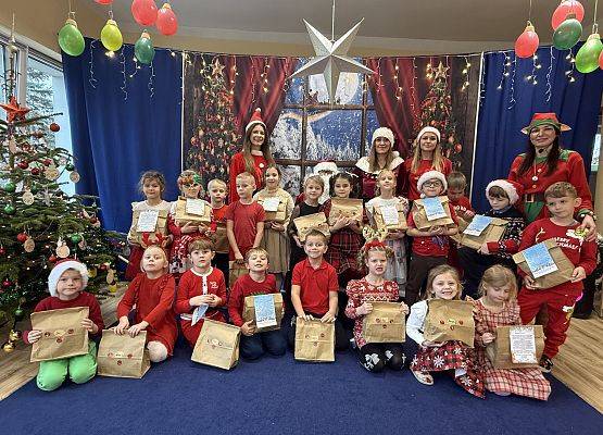 Grafika 111: Zabawa mikołajkowa i spotkanie z Mikołajem w naszym przedszkolu!