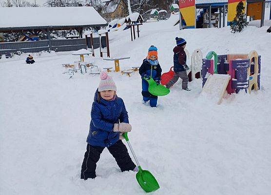 Grafika 1: 07.01.2026  Zimowe zabawy na śniegu!