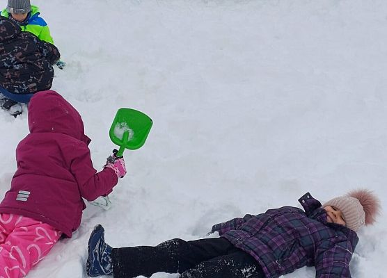 Grafika 8: 07.01.2026  Zimowe zabawy na śniegu!