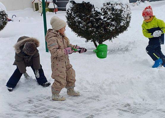 Grafika 12: 07.01.2026  Zimowe zabawy na śniegu!