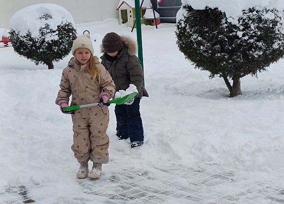 Grafika 19: 07.01.2026  Zimowe zabawy na śniegu!