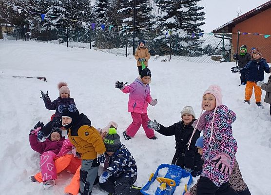 Grafika 24: 07.01.2026  Zimowe zabawy na śniegu!