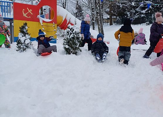 Zimowe zabawy na śniegu! grafika