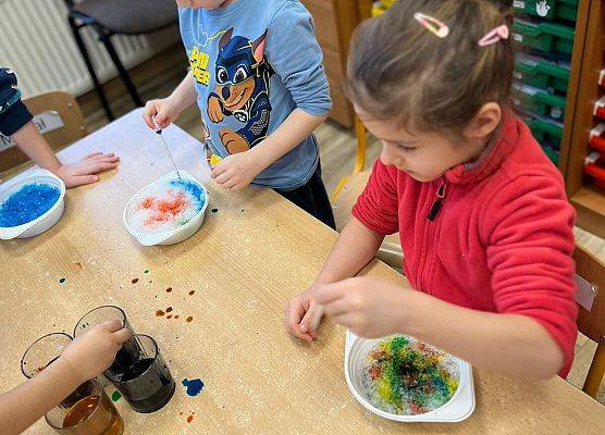 Grafika 6: 26.01.2026  Zimowe eksperymenty ze śniegiem w naszym przedszkolu!