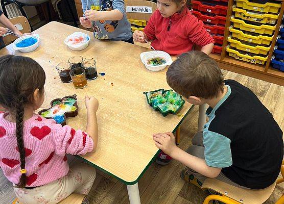 Grafika 1: 26.01.2026  Zimowe eksperymenty ze śniegiem w naszym przedszkolu!