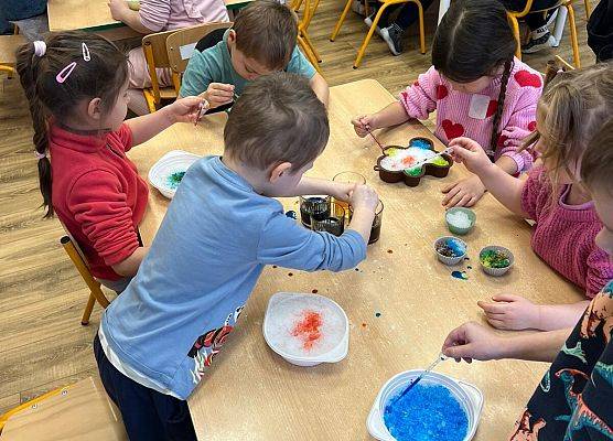 Grafika 4: 26.01.2026  Zimowe eksperymenty ze śniegiem w naszym przedszkolu!
