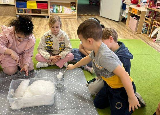Grafika 15: 26.01.2026  Zimowe eksperymenty ze śniegiem w naszym przedszkolu!