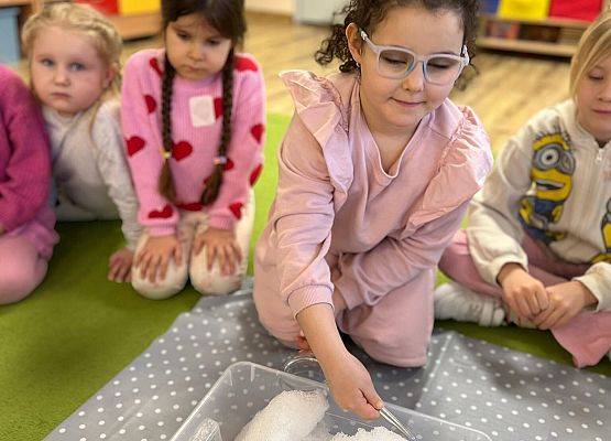 Grafika 8: 26.01.2026  Zimowe eksperymenty ze śniegiem w naszym przedszkolu!