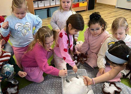 Grafika 7: 26.01.2026  Zimowe eksperymenty ze śniegiem w naszym przedszkolu!