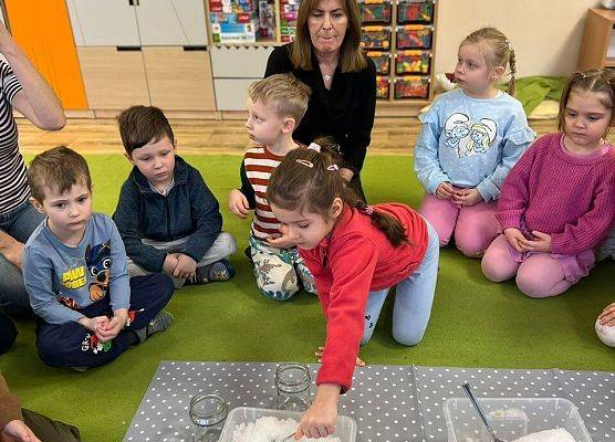 Grafika 18: 26.01.2026  Zimowe eksperymenty ze śniegiem w naszym przedszkolu!