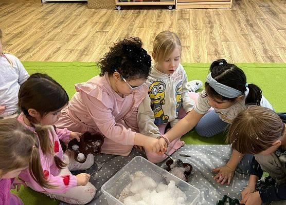 Grafika 20: 26.01.2026  Zimowe eksperymenty ze śniegiem w naszym przedszkolu!