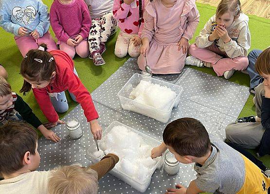 Grafika 23: 26.01.2026  Zimowe eksperymenty ze śniegiem w naszym przedszkolu!