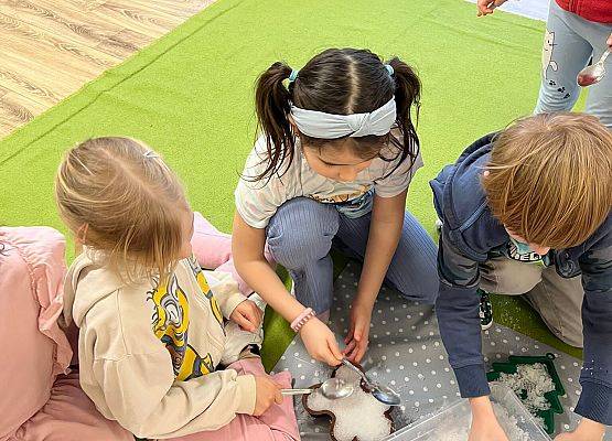 Grafika 25: 26.01.2026  Zimowe eksperymenty ze śniegiem w naszym przedszkolu!