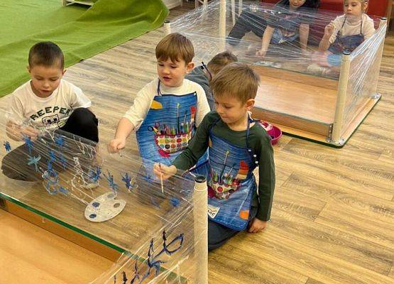 Grafika 10: 27.01.2026 Zimowy krajobraz - malowanie na strechu!