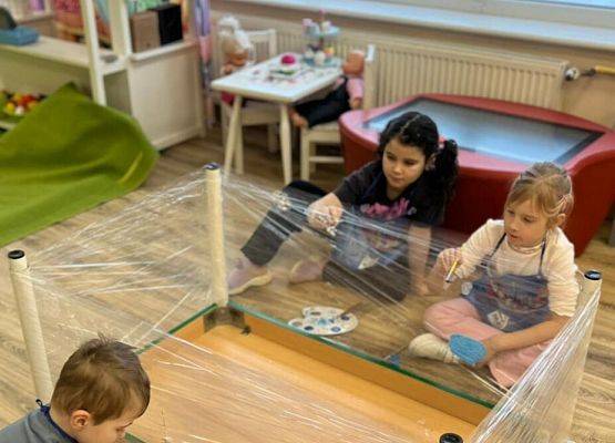 Grafika 4: 27.01.2026 Zimowy krajobraz - malowanie na strechu!