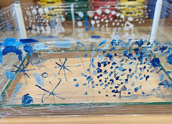 Grafika 8: 27.01.2026 Zimowy krajobraz - malowanie na strechu!