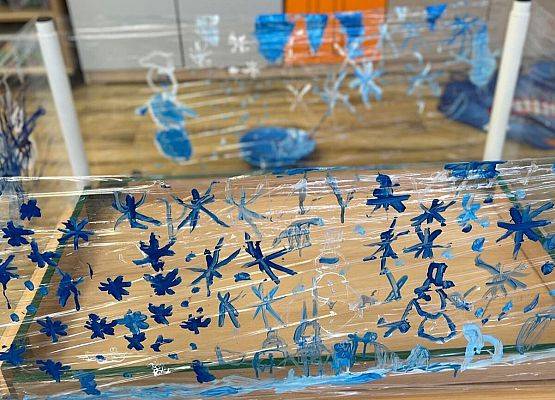 Grafika 11: 27.01.2026 Zimowy krajobraz - malowanie na strechu!