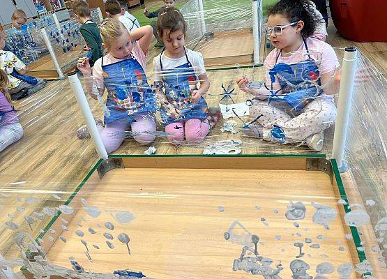 Grafika 12: 27.01.2026 Zimowy krajobraz - malowanie na strechu!