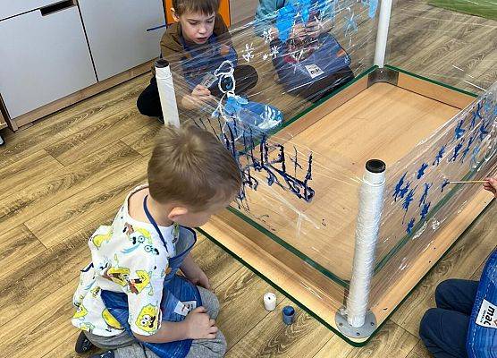 Grafika 16: 27.01.2026 Zimowy krajobraz - malowanie na strechu!