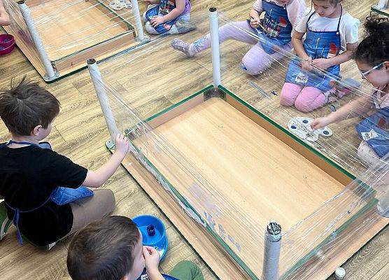 Grafika 21: 27.01.2026 Zimowy krajobraz - malowanie na strechu!