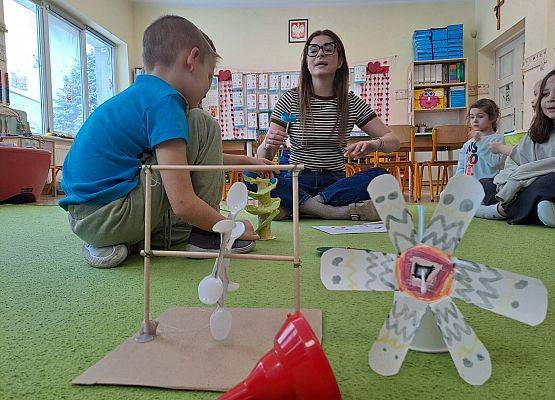 Grafika 6: Zajęcia edukacyjne- Mali Wielcy Odkrywcy" - Gr. III