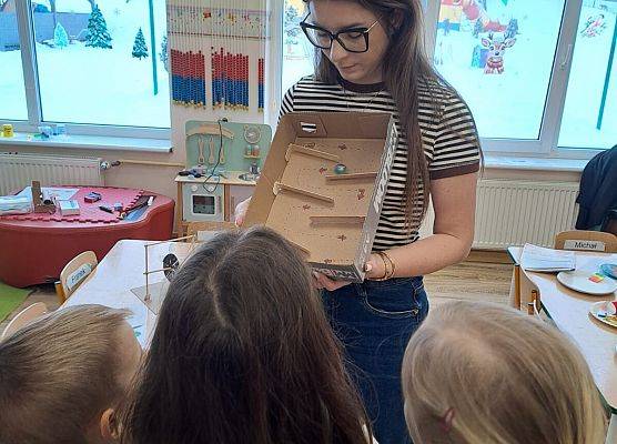 Grafika 13: Zajęcia edukacyjne- Mali Wielcy Odkrywcy" - Gr. III