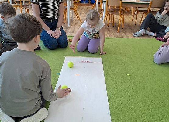 Grafika 16: Zajęcia edukacyjne- Mali Wielcy Odkrywcy" - Gr. III